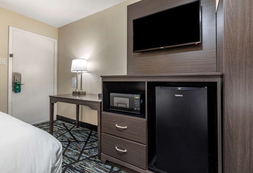 فندق على الطريق Quality Inn