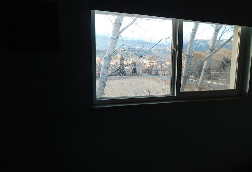 汽车旅馆  Silver Ridge Lodge