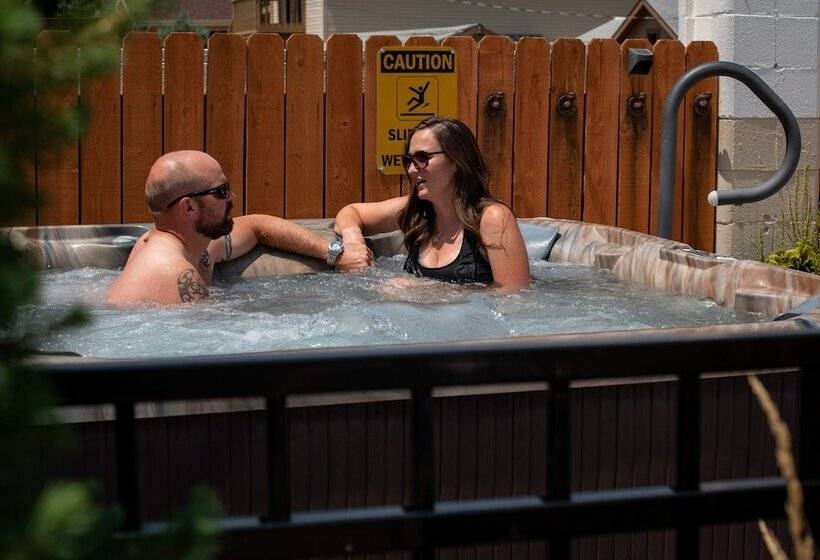 汽车旅馆  Silver Ridge Lodge