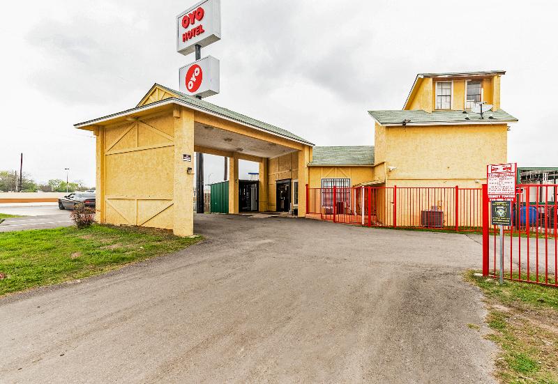 OYO Hotel San Antonio Lackland near Seaworld