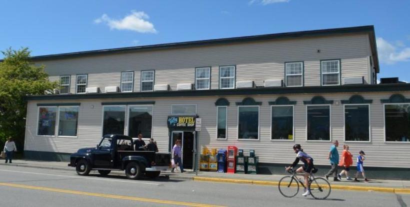 Valley Hotel & 24/7 Open Cafe