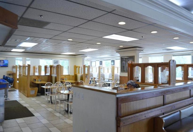 Valley Hotel & 24/7 Open Cafe