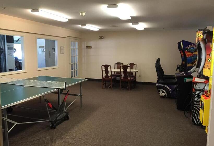 White Mountain Hotel And Resort