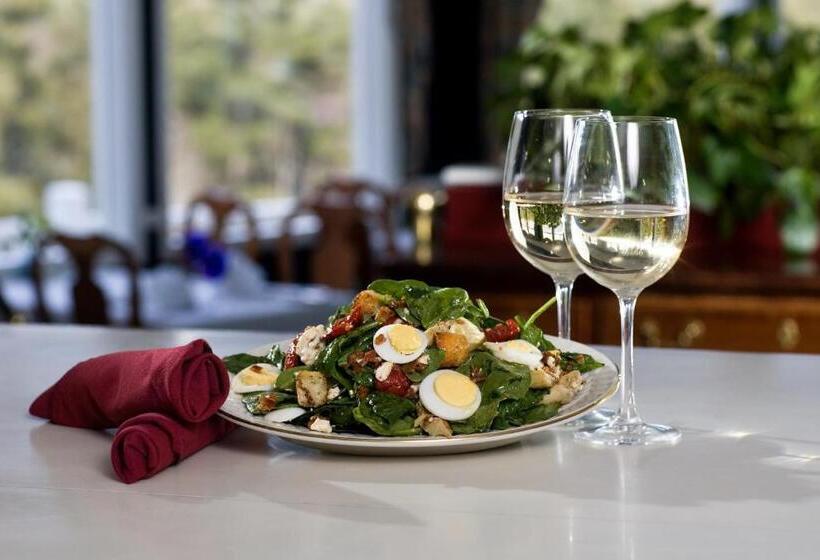 White Mountain Hotel And Resort