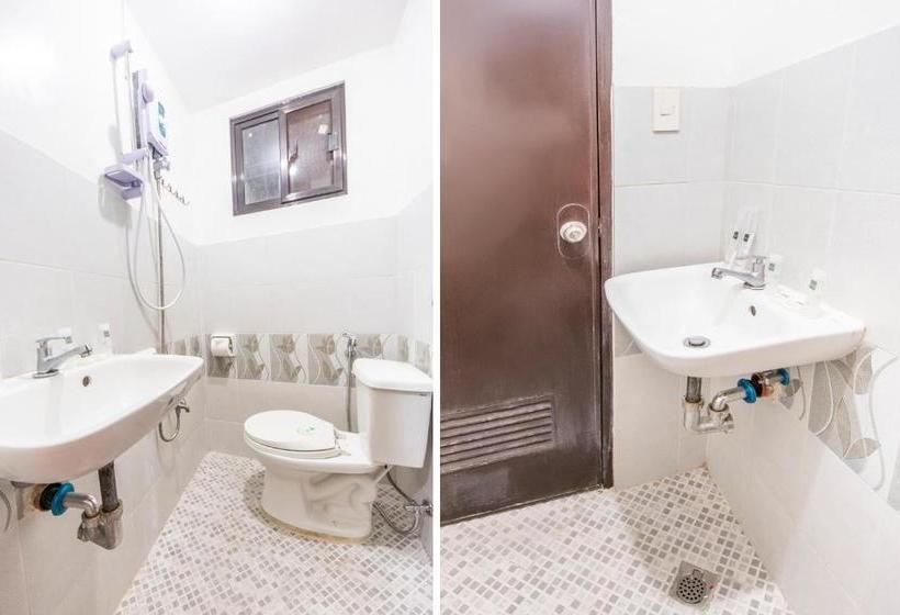 בית מלון כפרי Oyo 578 Red Velvet Suites