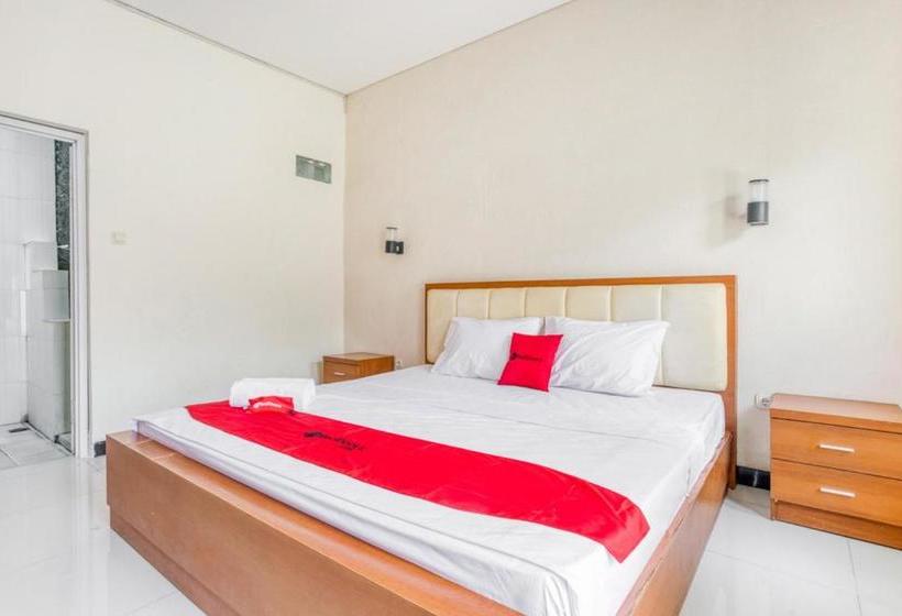 펜션 Reddoorz @ Jaya Giri Renon