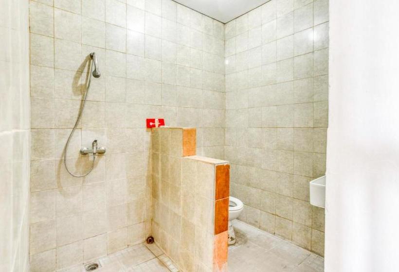 펜션 Reddoorz @ Jaya Giri Renon