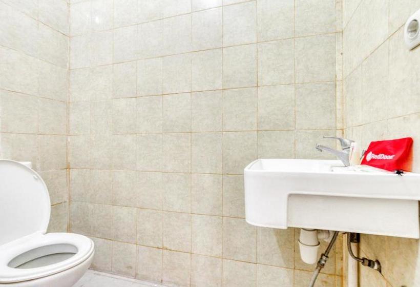 펜션 Reddoorz @ Jaya Giri Renon