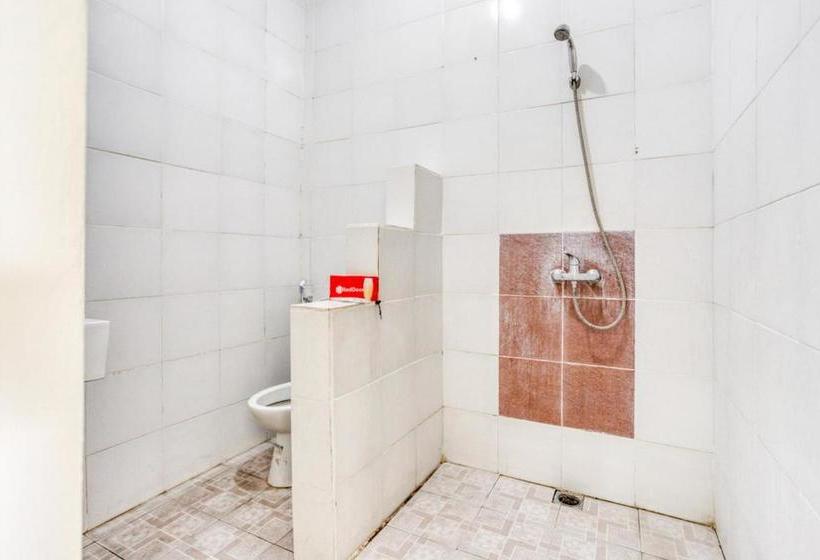 펜션 Reddoorz @ Jaya Giri Renon