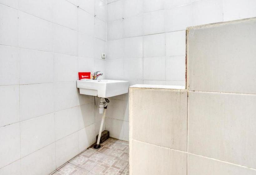 펜션 Reddoorz @ Jaya Giri Renon