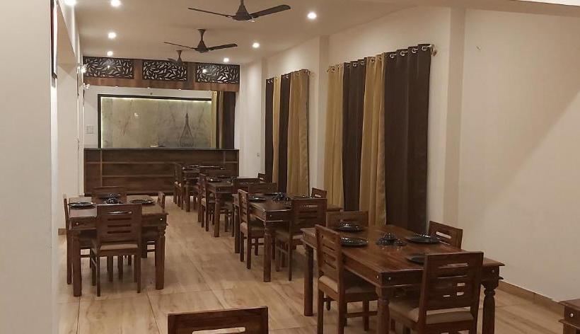 Отель Leela Vilas Pushkar  A Boutique