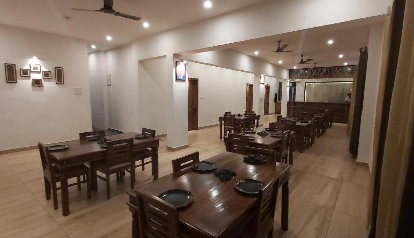 Отель Leela Vilas Pushkar  A Boutique