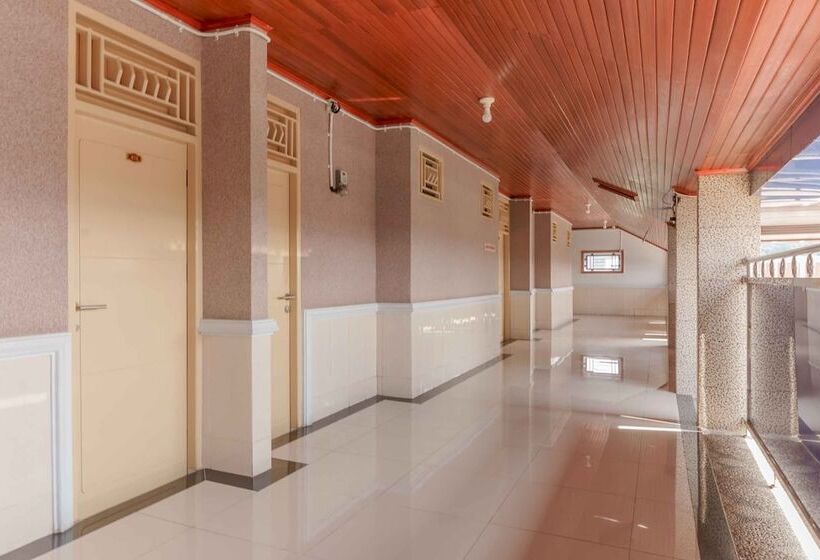 Пансион Reddoorz Plus Syariah Near Rsup Dr. M. Djamil Padang