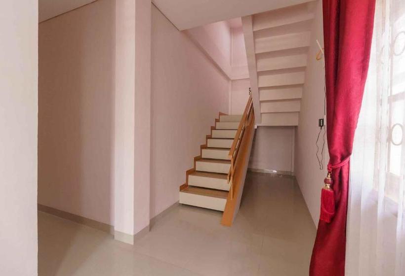 펜션 Reddoorz Syariah Near Plaza Andalas Padang