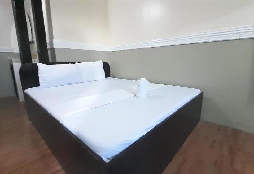 בית מלון כפרי Oyo 572 Kti Traveller S Inn