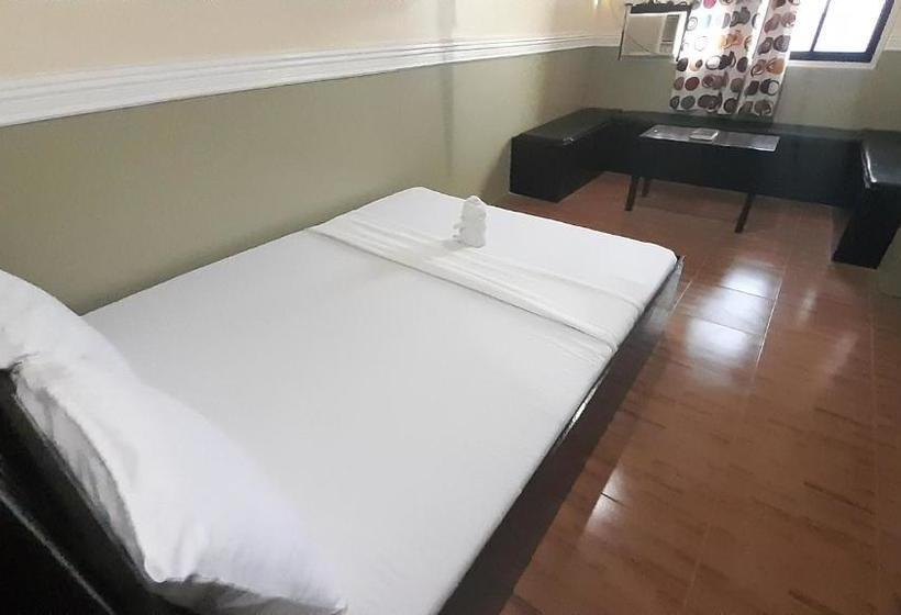 בית מלון כפרי Oyo 572 Kti Traveller S Inn