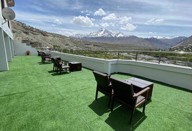 Отель The White Castle Kargil