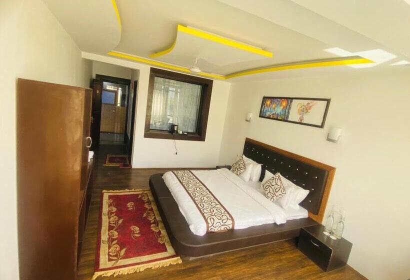 Отель The White Castle Kargil