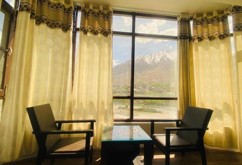 Отель The White Castle Kargil