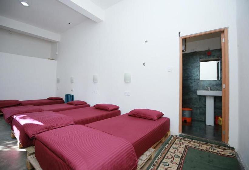 Tiki Bar Hostel Ella