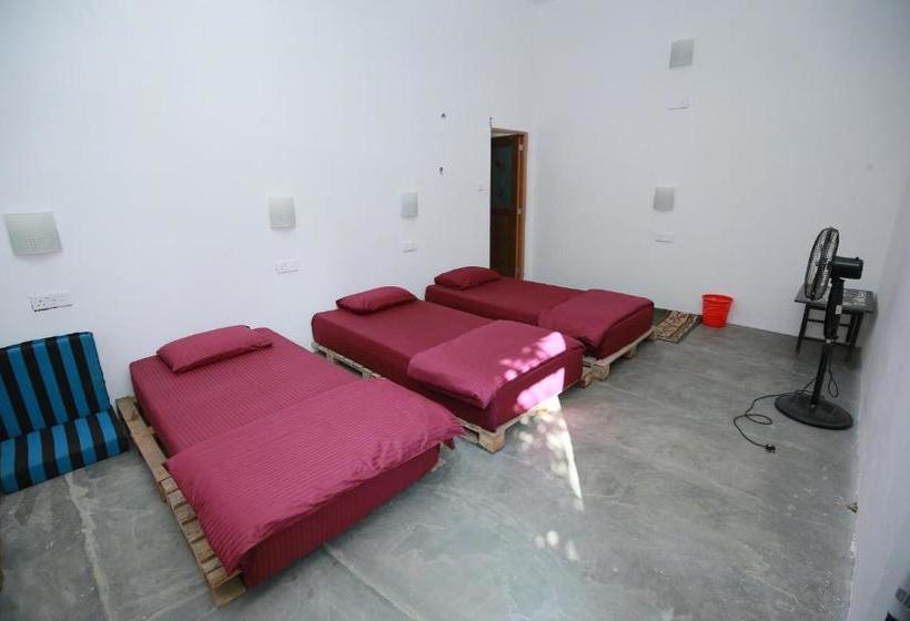 Tiki Bar Hostel Ella