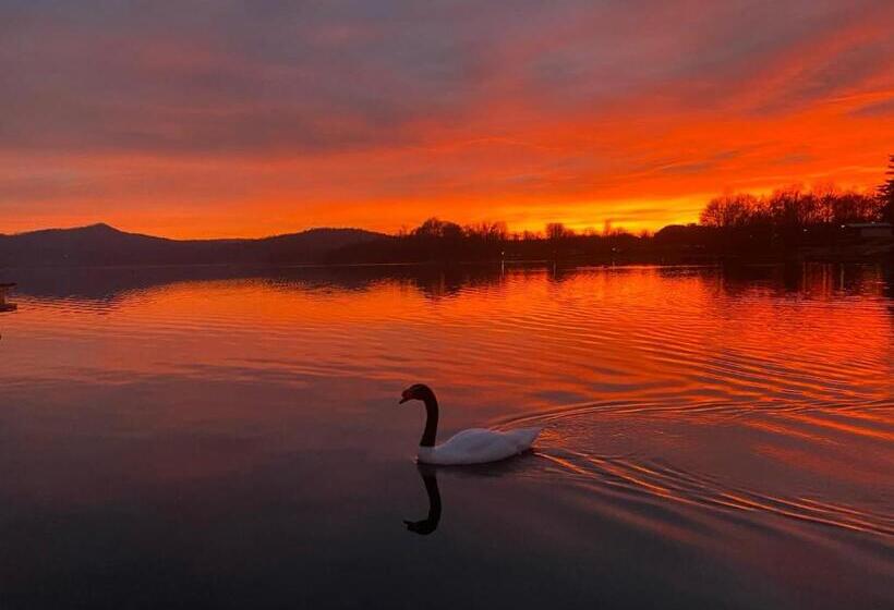 مبيت وإفطار Viverone Lakes
