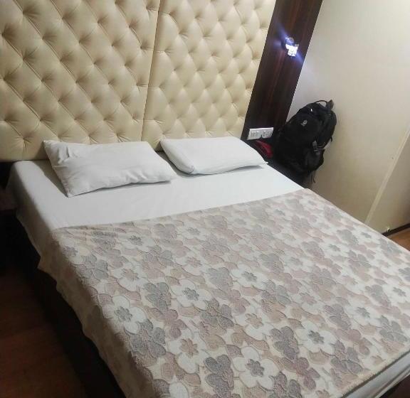 فندق Divya International