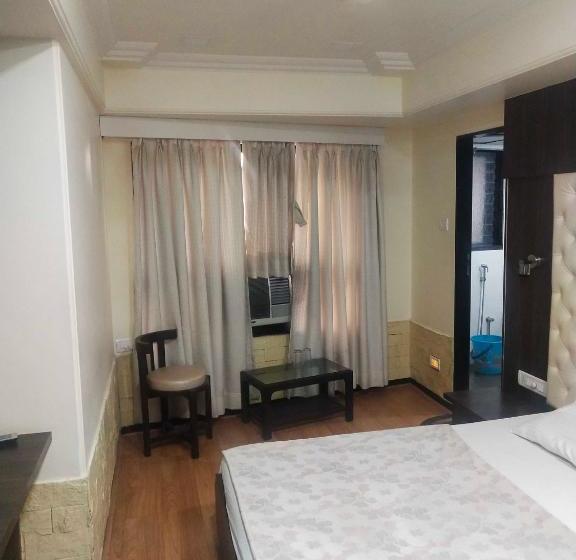 فندق Divya International