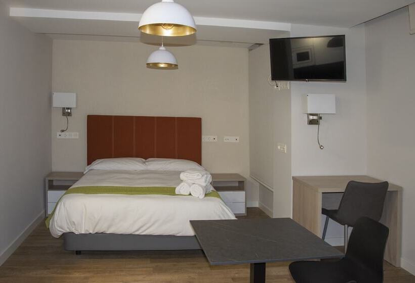 Aparthotel Essenzia De Castilla