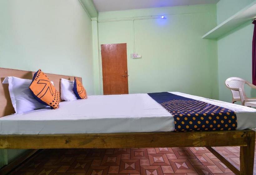 호텔 Spot On 70174 Anand Lodging