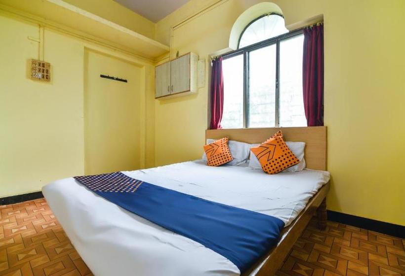 호텔 Spot On 70174 Anand Lodging