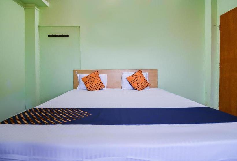 호텔 Spot On 70174 Anand Lodging