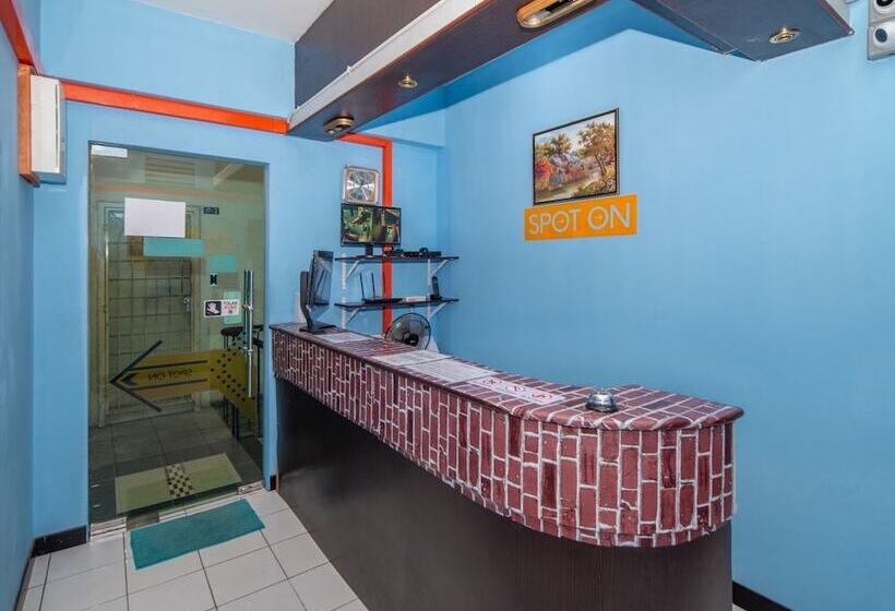 בית מלון כפרי Spot On 89936 Sutera Inn