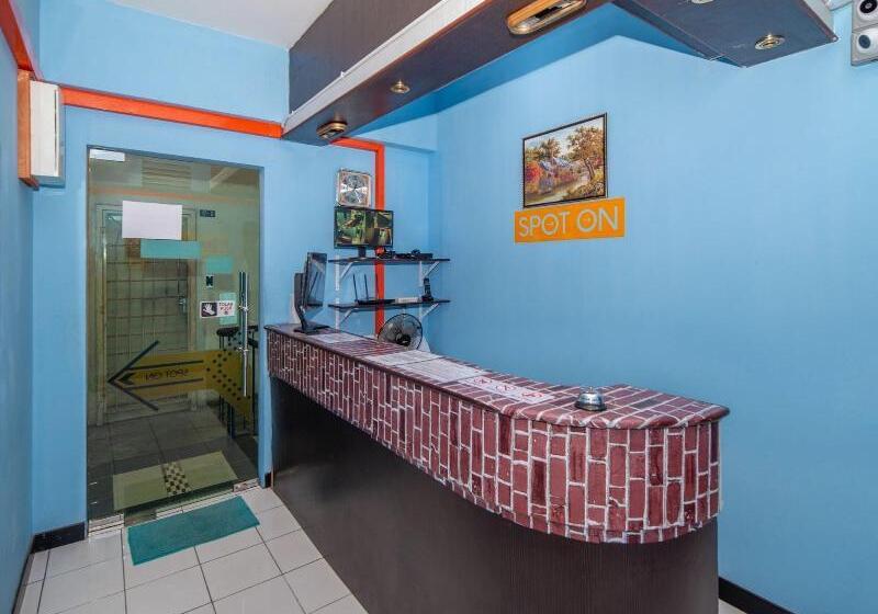 בית מלון כפרי Spot On 89936 Sutera Inn