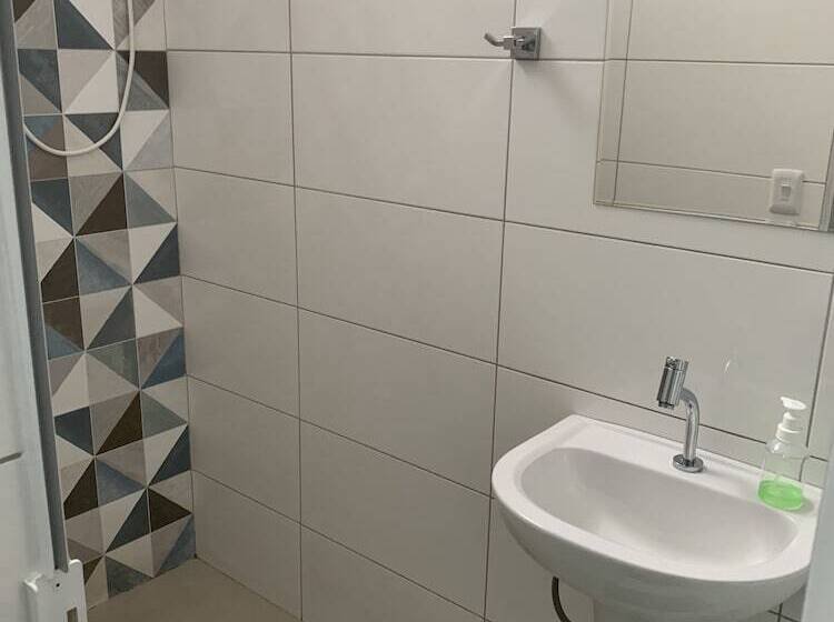 膳宿费 Pousada Eas Suítes Internacionais 10min Gru