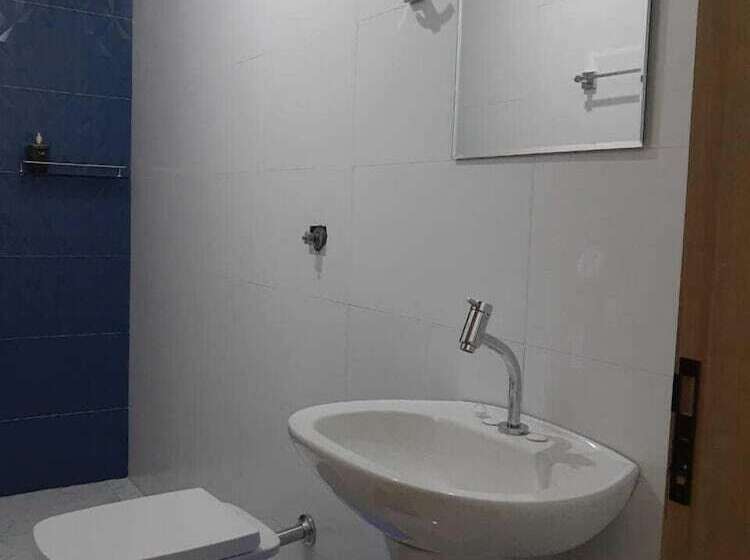 Пансион Pousada Eas Suítes Internacionais 10min Gru