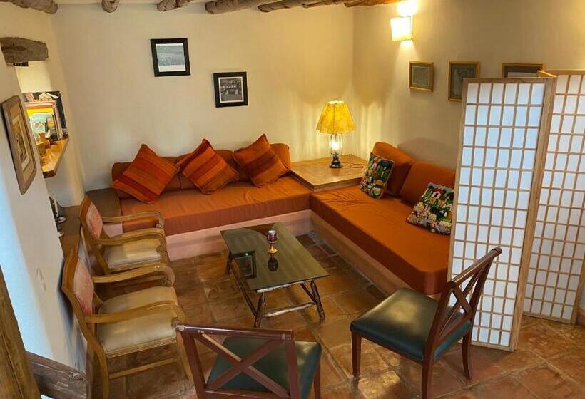 הוסטל Karina Wasi