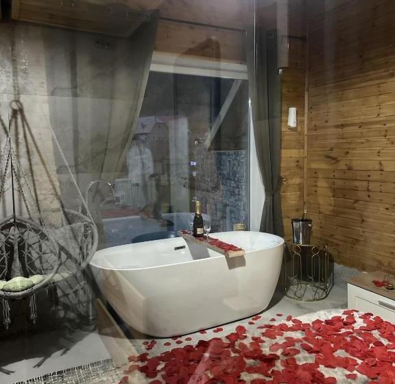 Bed and Breakfast Bujtina Miqesia