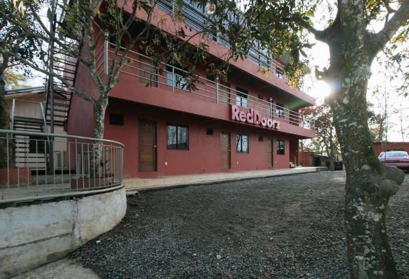 هتل Reddoorz Plus At Malabag Silang  Vaccinated Staff