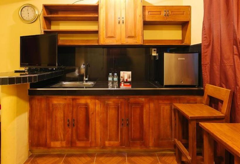 هتل Reddoorz Plus At Malabag Silang  Vaccinated Staff