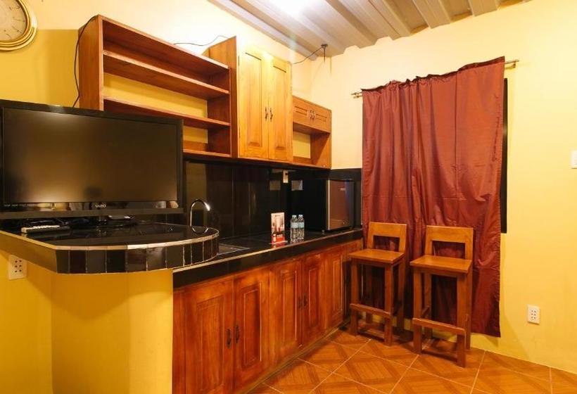 هتل Reddoorz Plus At Malabag Silang  Vaccinated Staff