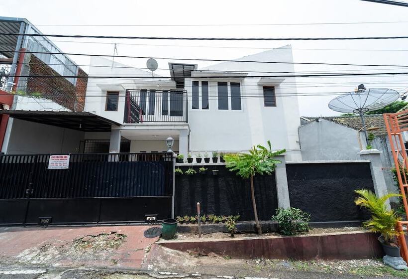 ペンション Koolkost Female Syariah Near Smak Kolese Santo Yusup