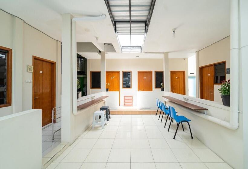 ペンション Koolkost Female Syariah Near Smak Kolese Santo Yusup