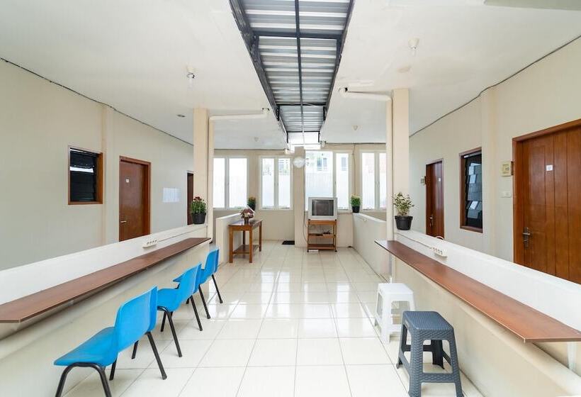 ペンション Koolkost Female Syariah Near Smak Kolese Santo Yusup