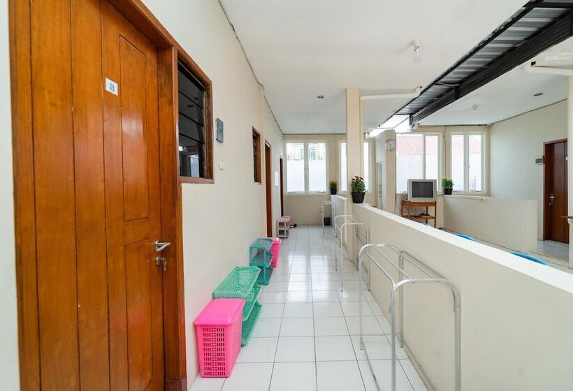 ペンション Koolkost Female Syariah Near Smak Kolese Santo Yusup