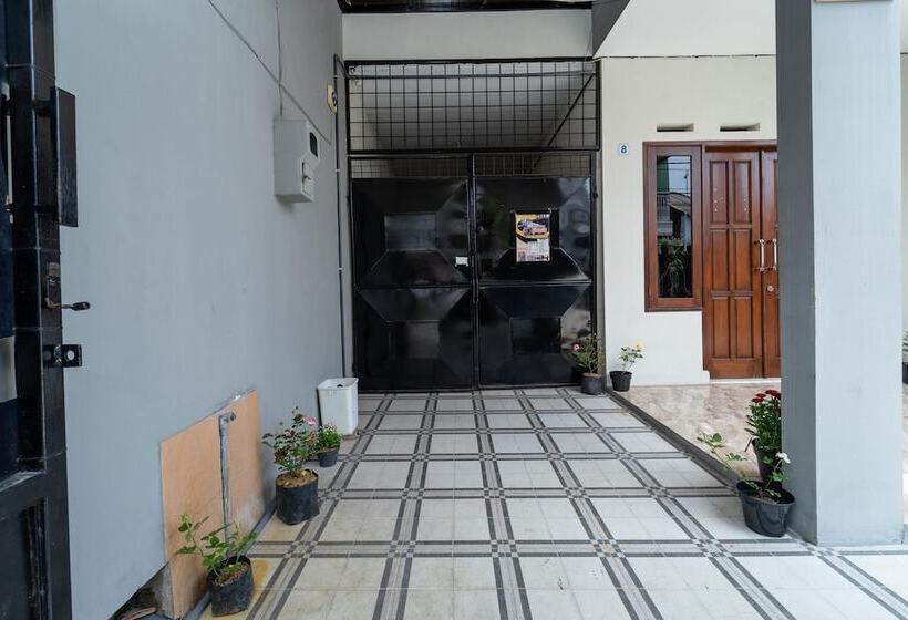 ペンション Koolkost Female Syariah Near Smak Kolese Santo Yusup