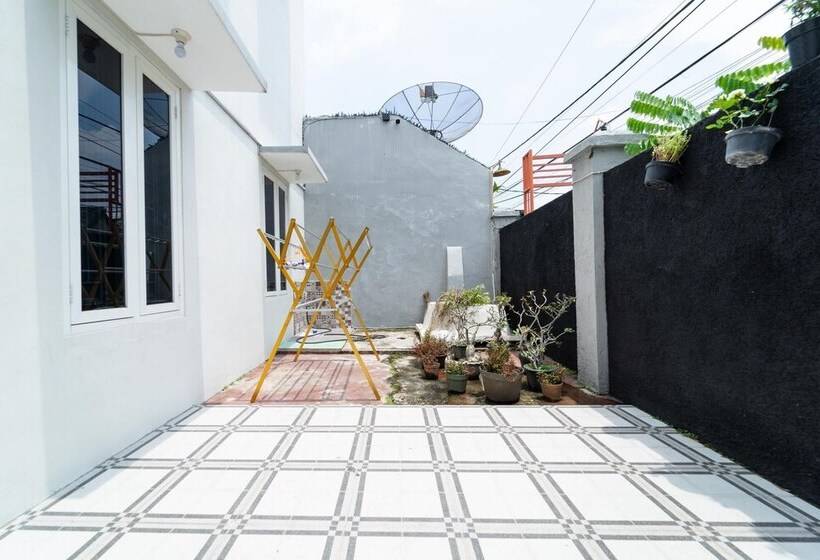 ペンション Koolkost Female Syariah Near Smak Kolese Santo Yusup