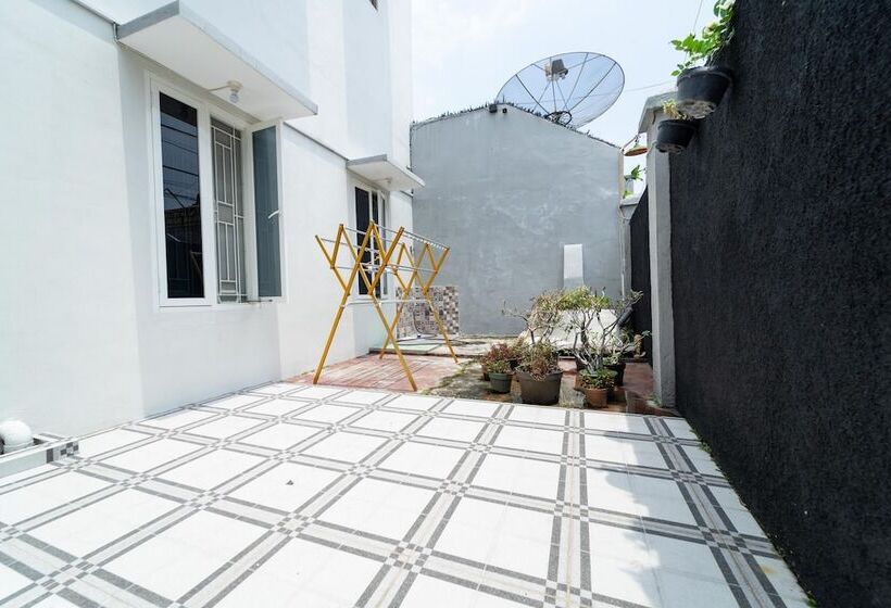 ペンション Koolkost Female Syariah Near Smak Kolese Santo Yusup