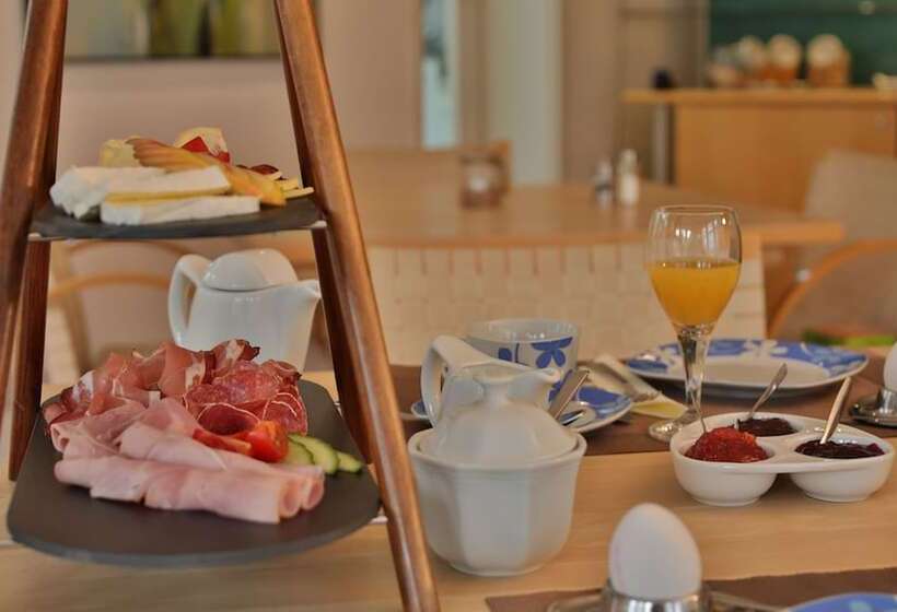 هتل Fiester Hannes