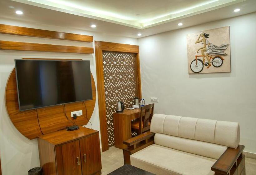 Hotel Height View Residency